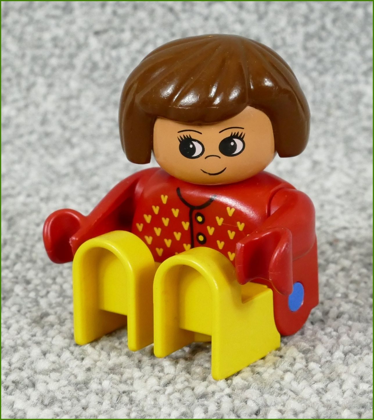 Lego® Duplo® Figurka Maminka V Červeném se Žlutými Kalhotami