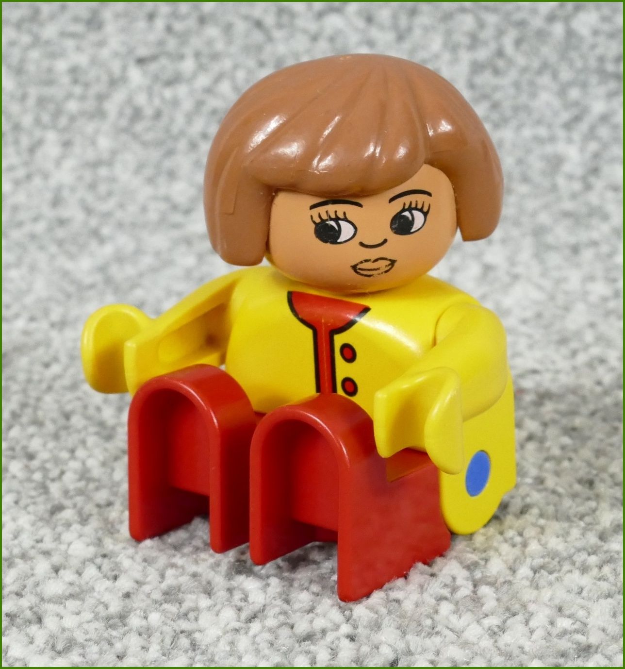 Lego® Duplo® Figurka Maminka Ve Žlutém s Červenými Kalhotami