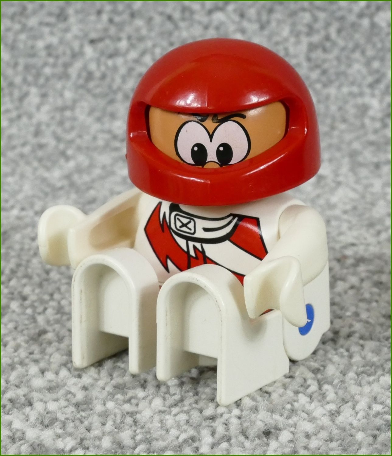 Lego® Duplo® Figurka Závodník v Bílém - Červená Helma