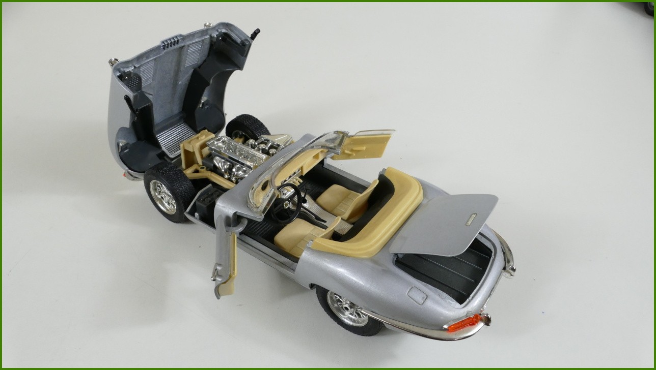 Kovový Model Bburago 1:18 - Jaguar "E" (1961) - Viz Popis