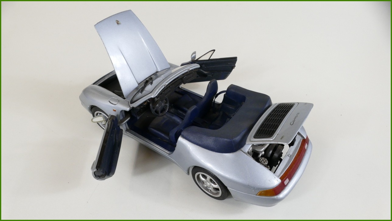 Model Maisto 1:18 - Porsche 911 Carrera Cabriolet (1994) - Viz Popis
