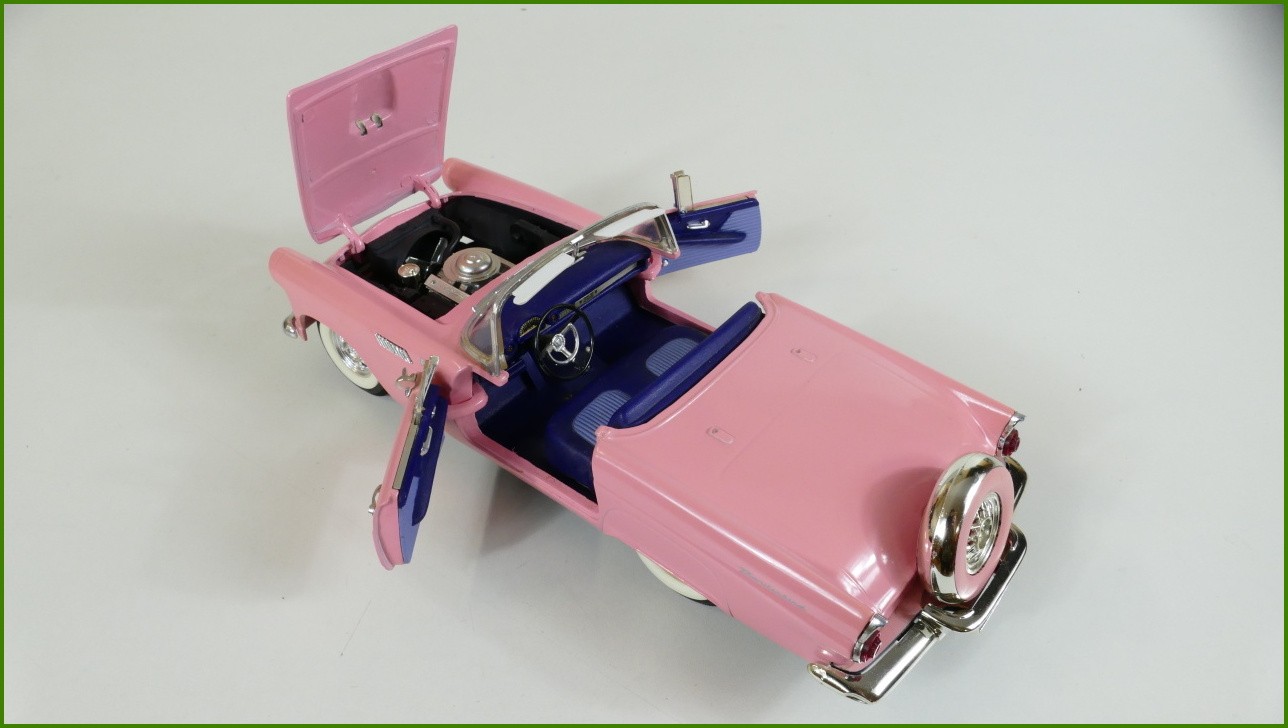 Model Revell 1:18 - Thunderbird