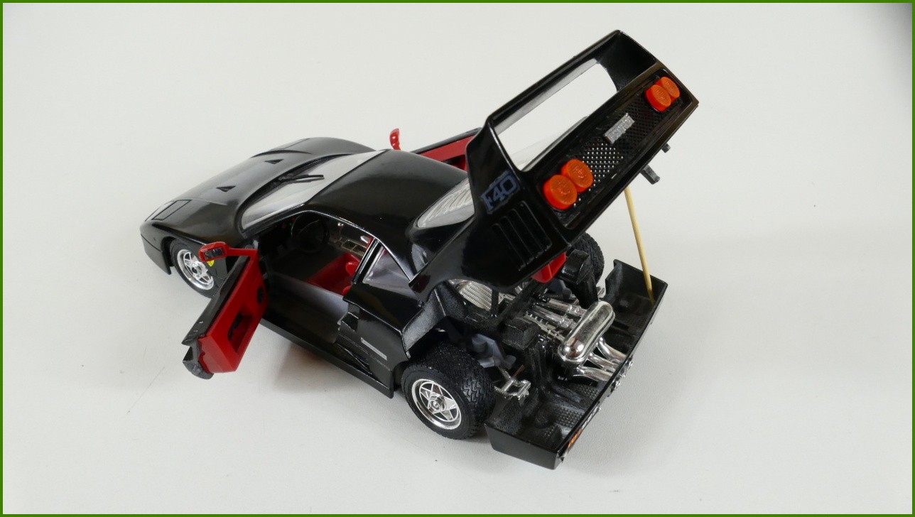 Model Auta Bburago 1:24 - Ferrari F40 (1987)