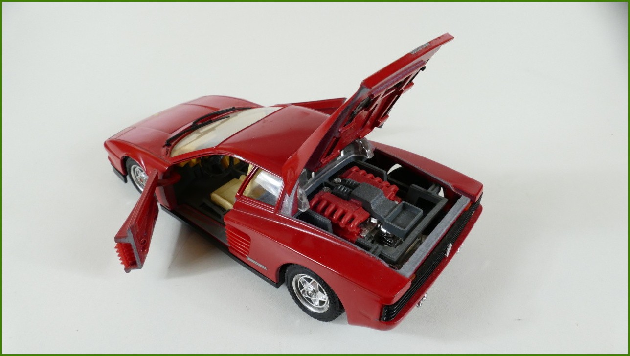 Model Auta Bburago 1:24 - Ferrari Testarossa (1984)