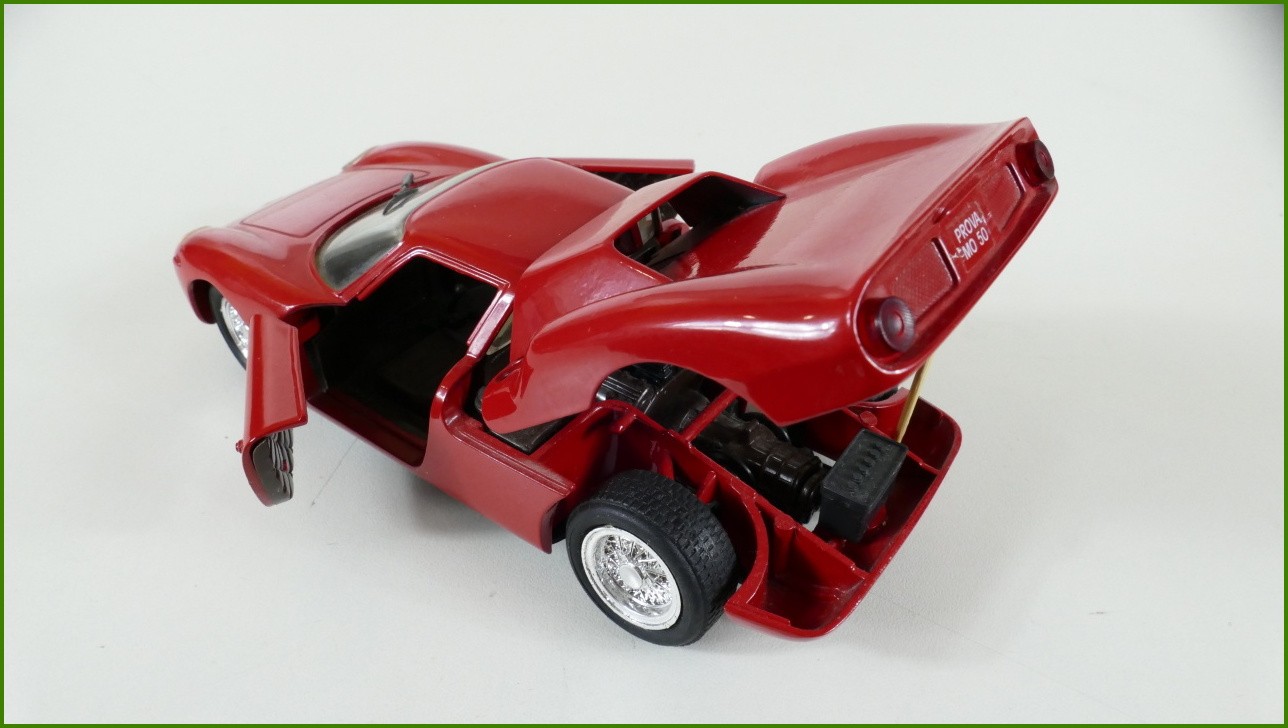 Model Auta Revell 1:24 - Ferrari 250 LM