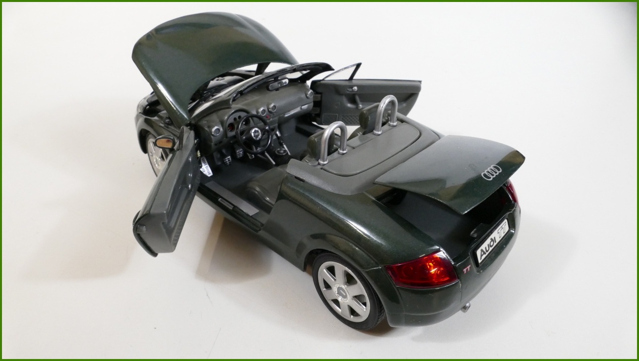 Model Revell 1:18 - Audi TT - Viz Popis
