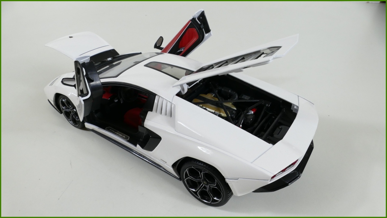 Model Maisto 1:18 - Lamborghini Countach LPI 800-4