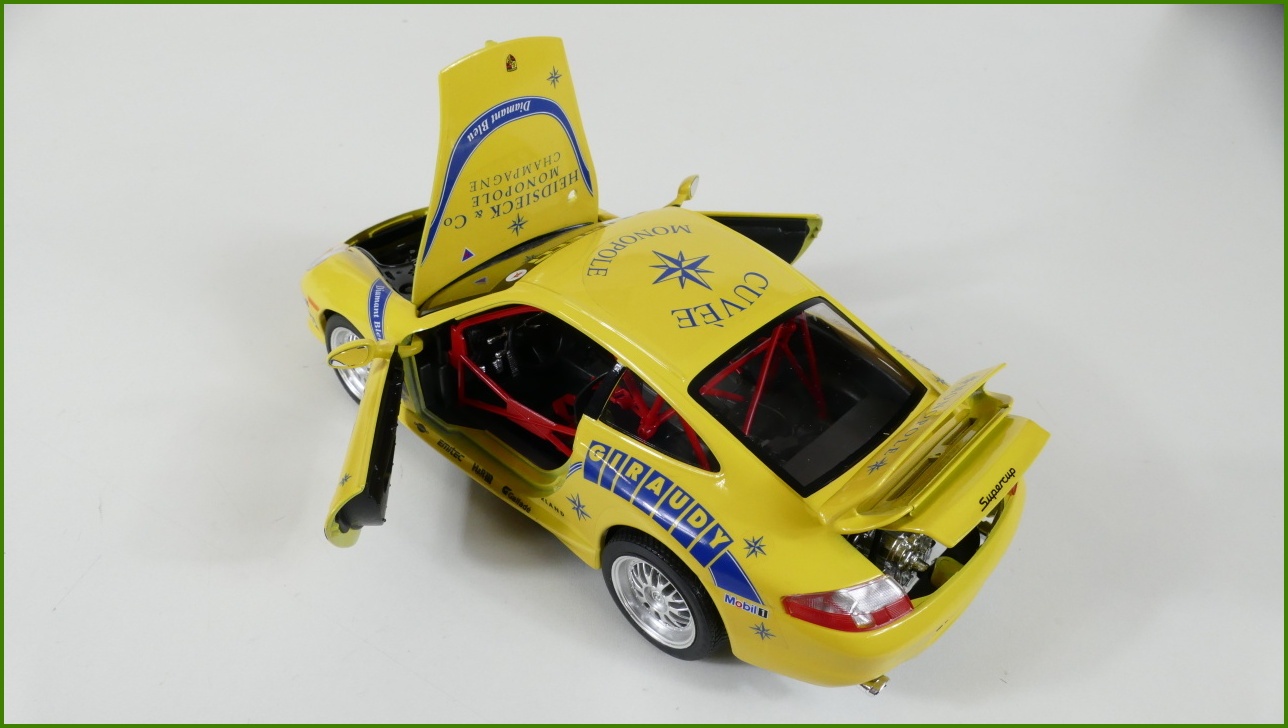 Kovový Model Bburago 1:18 - Porsche Carrera 911 (1997)