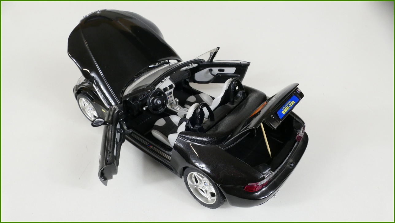 Kovový Model Bburago 1:18 - BMW M Roadster (1996)
