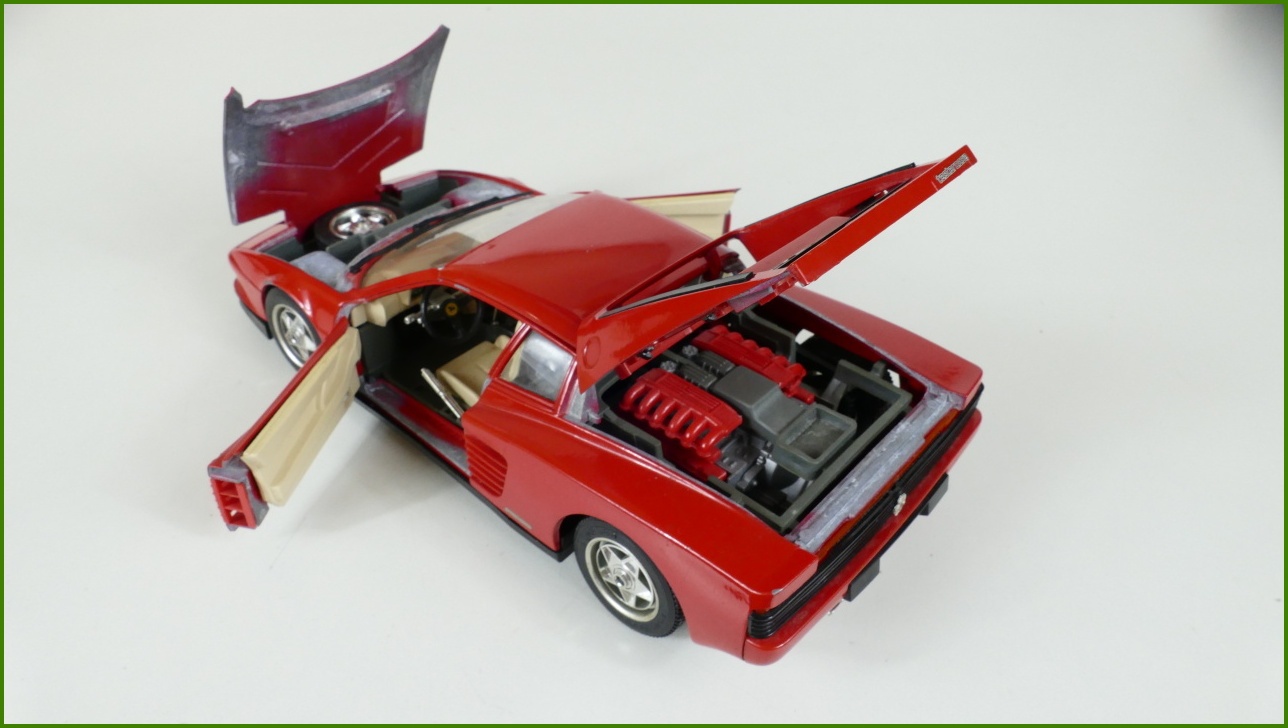 Kovový Model Bburago 1:18 - Ferrari Testarossa (1984)