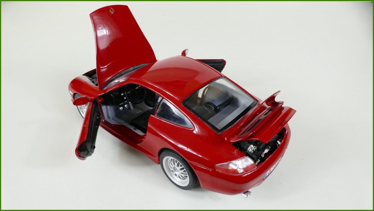 Kovový Model Bburago 1:18 - Porsche Carrera 911 (1997) - Viz Popis