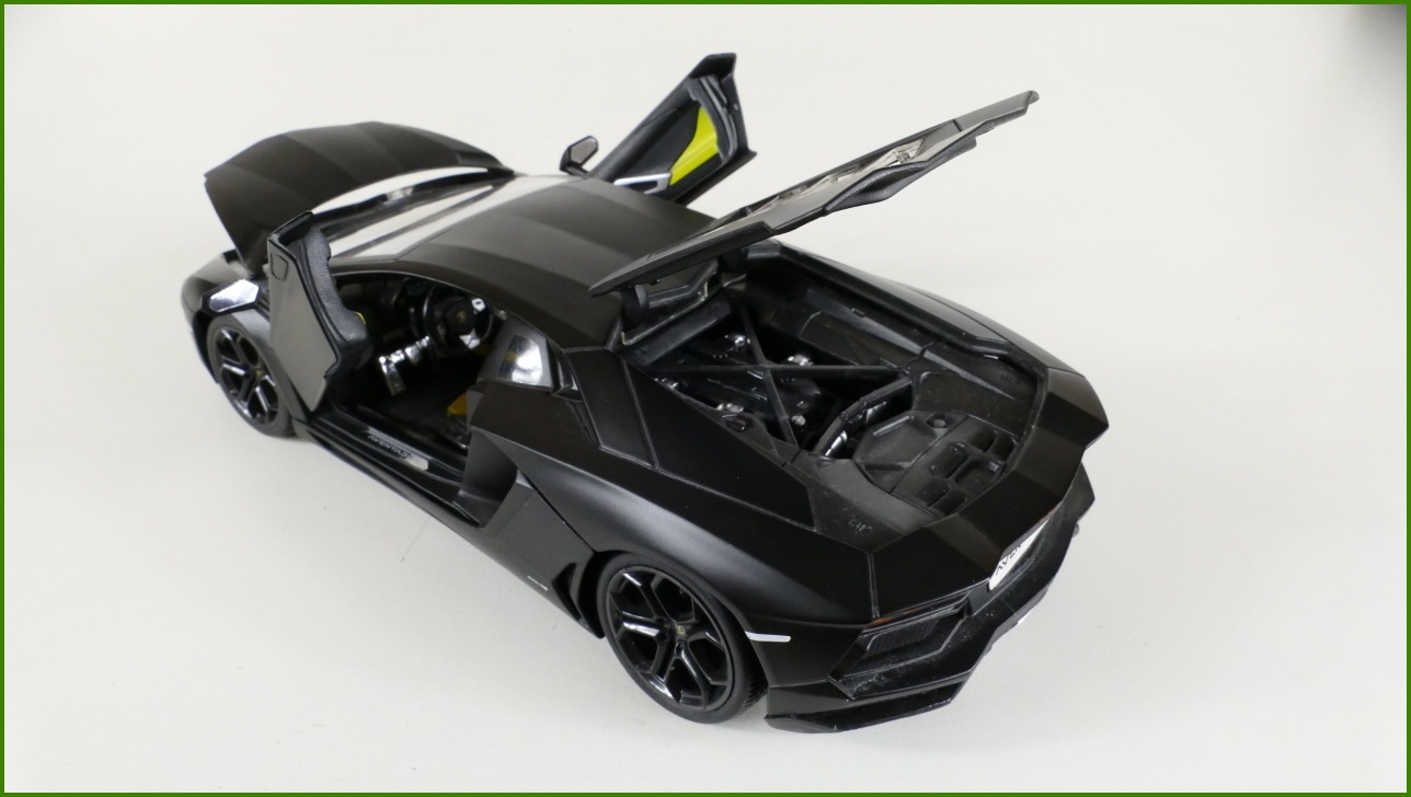Kovový Model Bburago 1:18 - Lamborghini Aventador LP700-4