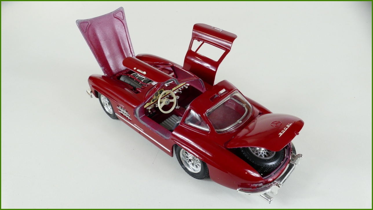 Kovový Model Bburago 1:18 - Mercedes-Benz 300 SL (1954)