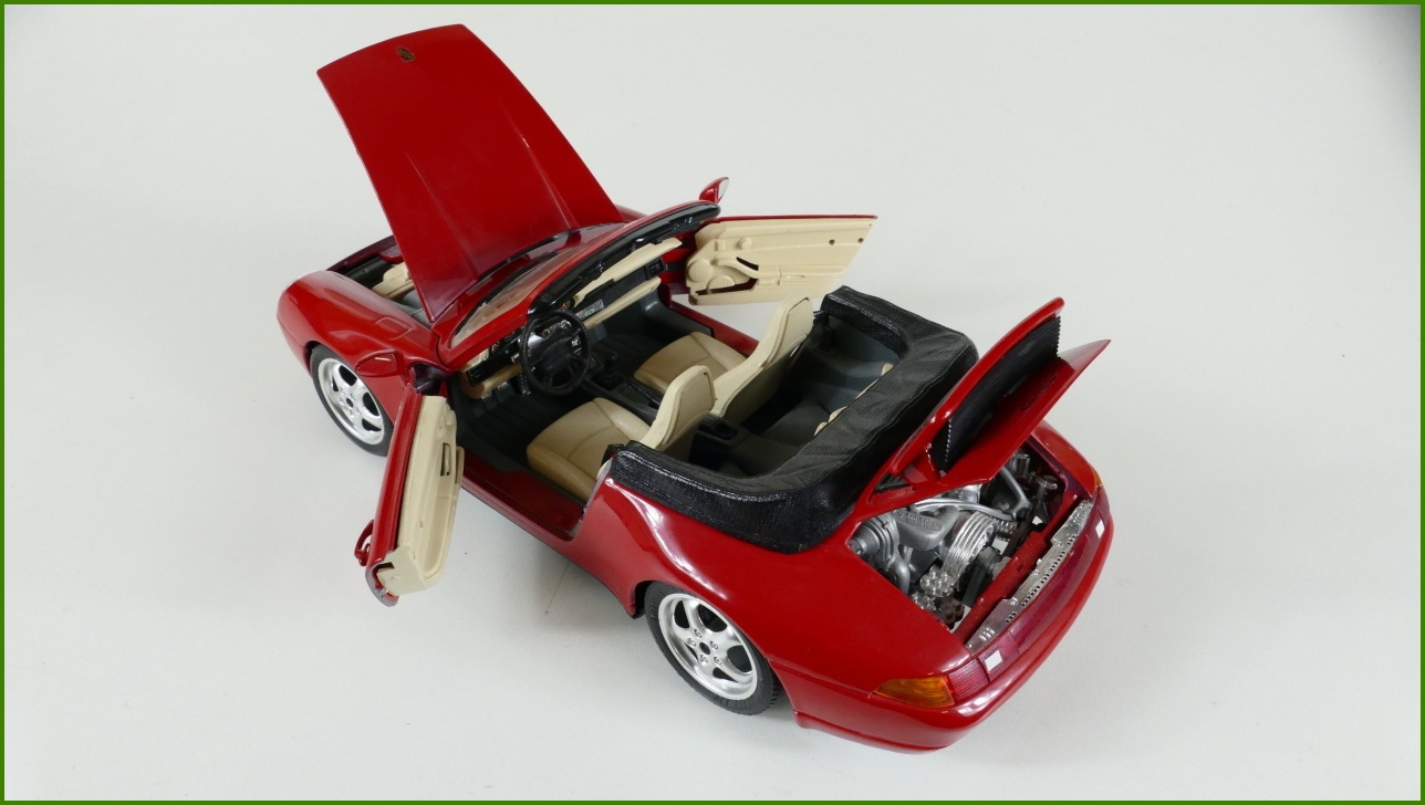 Kovový Model Bburago 1:18 - Porsche Carrera 911 (1993)