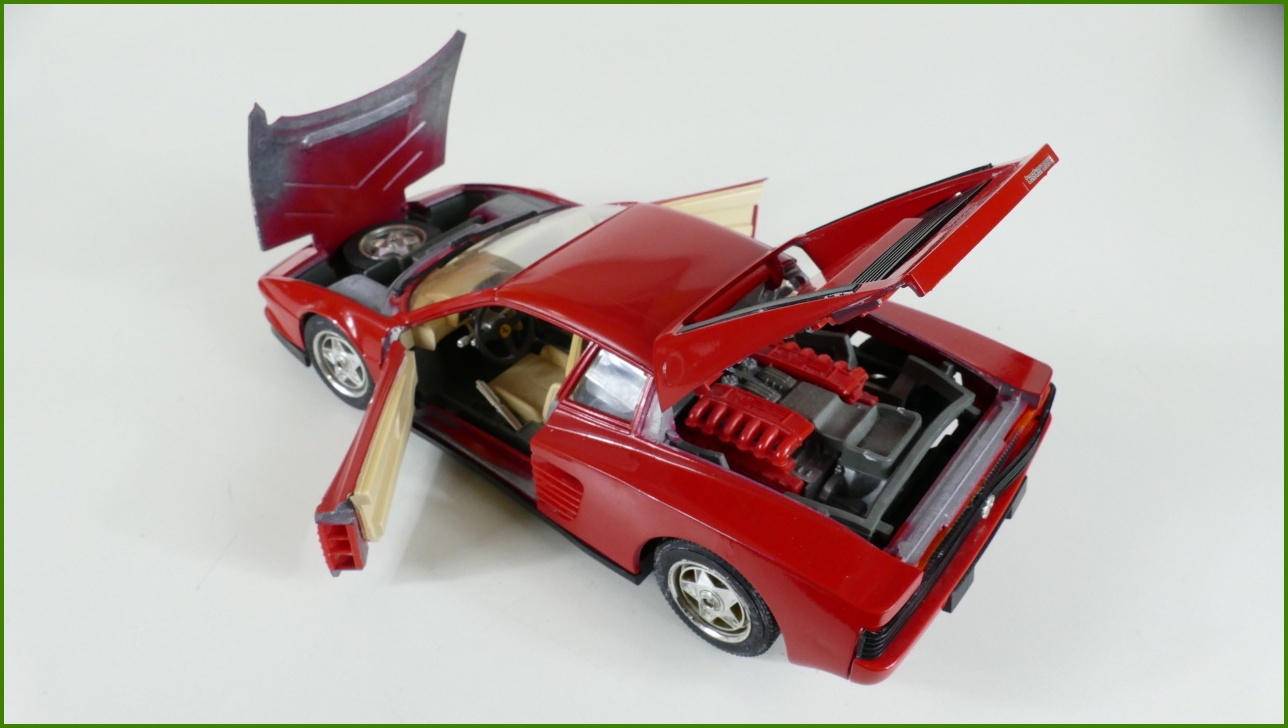 Kovový Model Bburago 1:18 - Ferrari Testarossa (1984)
