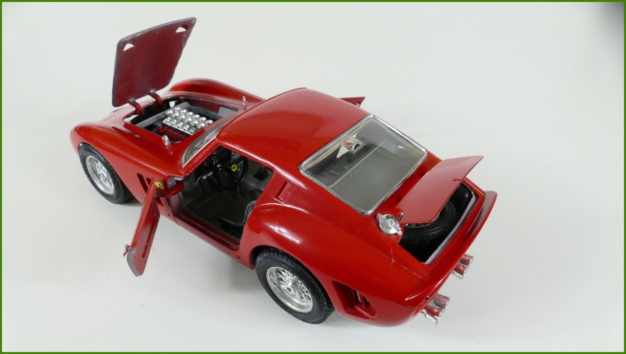 Kovový Model Bburago 1:18 - Ferrari GTO (1962)