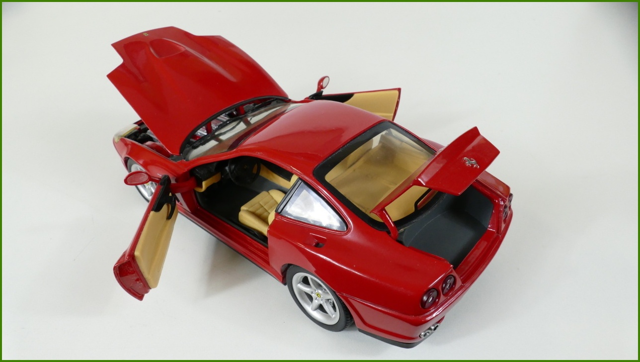 Model Hot Wheels 1:18 - Ferrari 550 Maranello