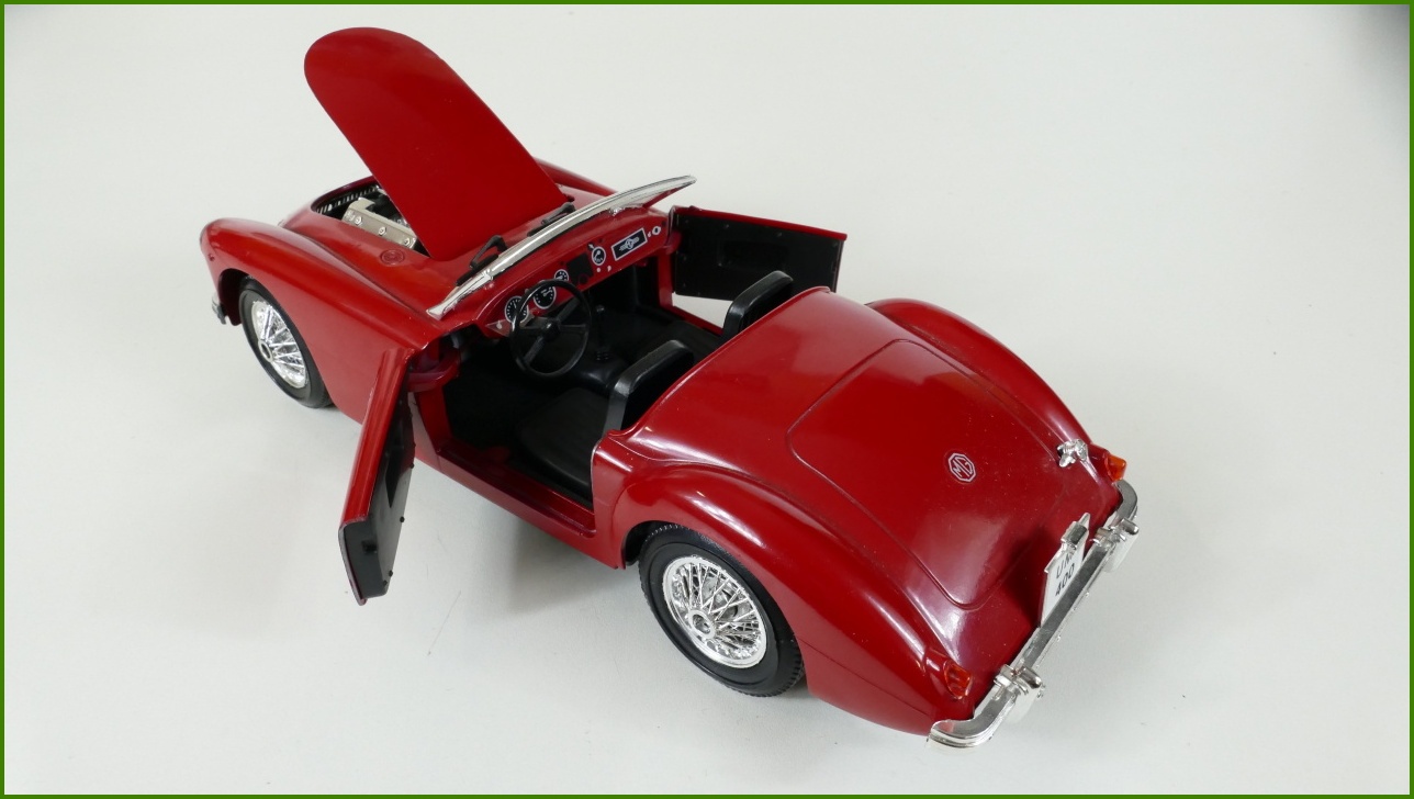 Model Auta Polistil 1:16 - MGA Twin-Cam - Viz Popis