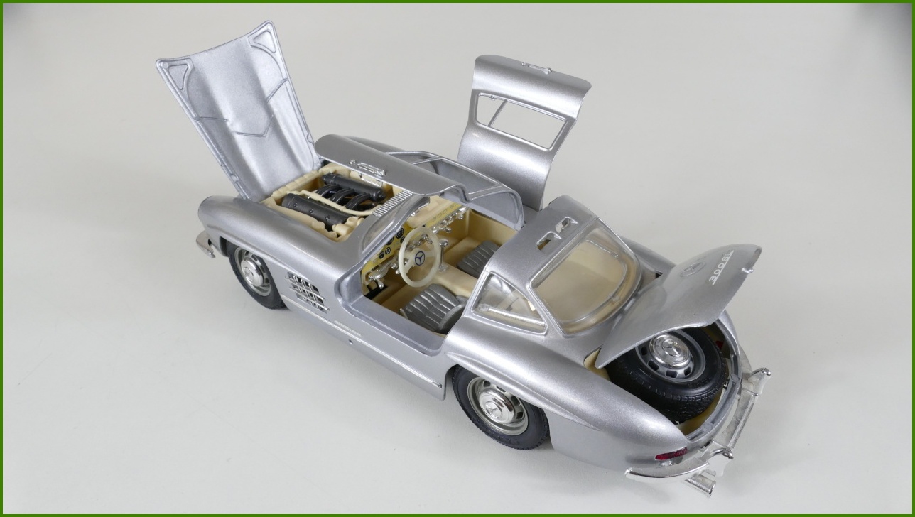 Kovový Model Bburago 1:18 - Mercede-Benz 300 SL