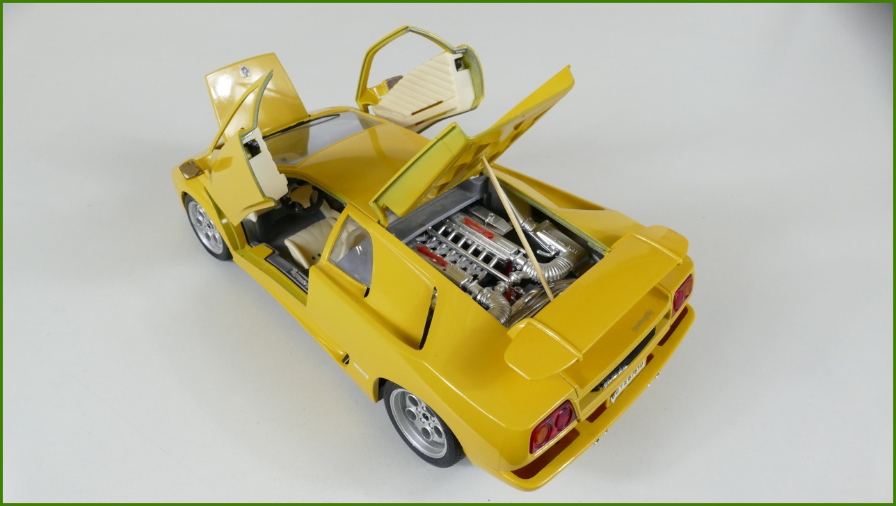 Kovový Model Bburago 1:18 - Lamborghini Diablo - (1980)