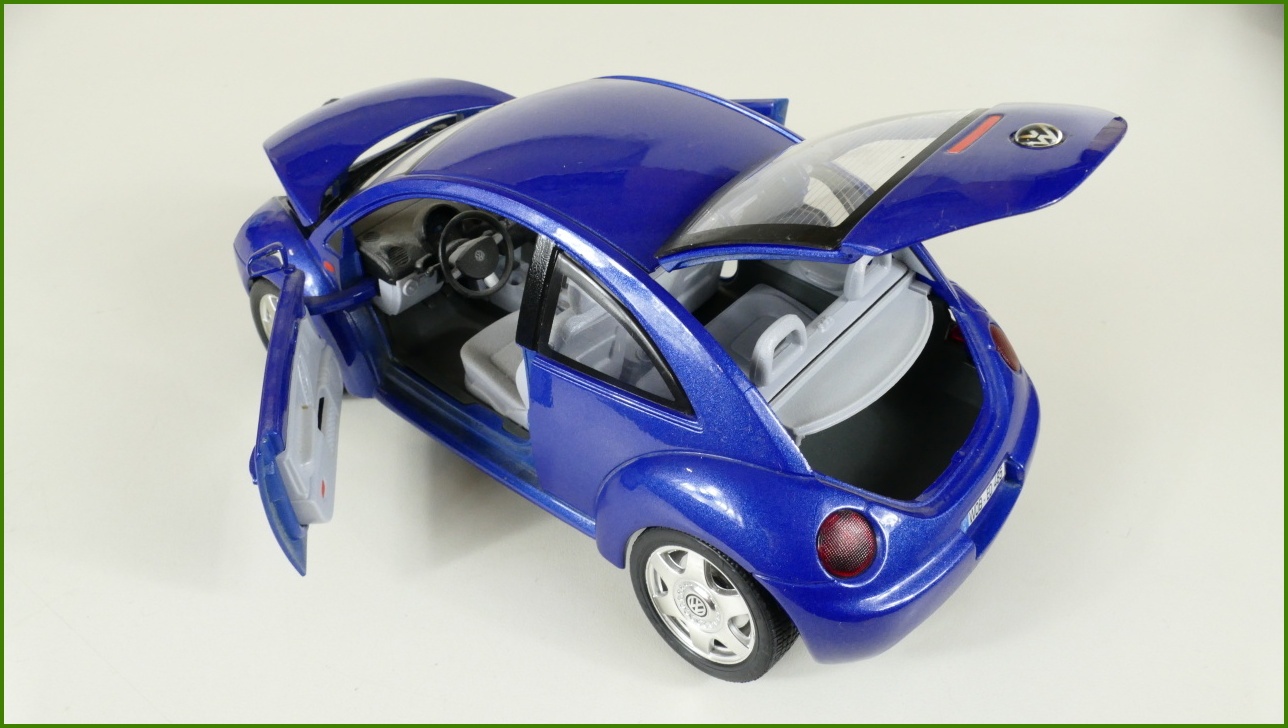 Kovový Model Bburago 1:18 - Volkswagen New Beetle - (1998)