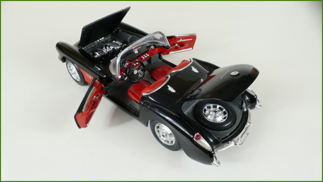 Kovový Model Bburago 1:18 - Chevrolet Corvette (1957) - Viz Popis
