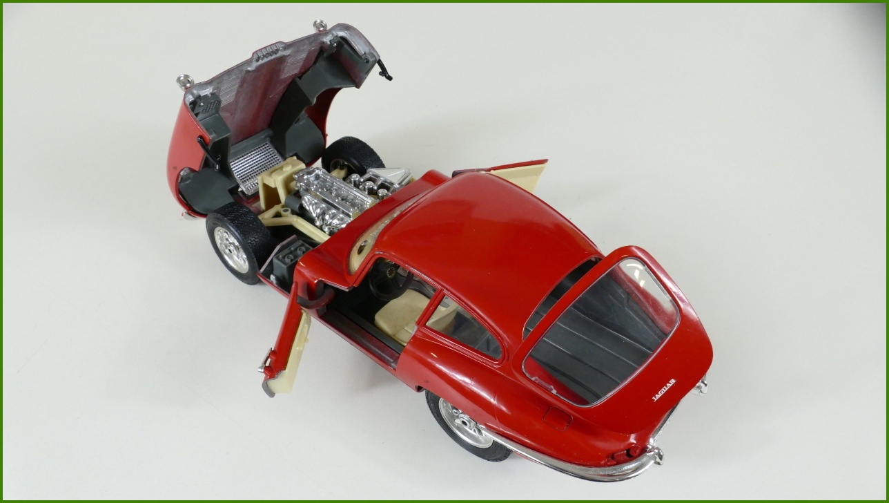 Kovový Model Bburago 1:18 - Jaguar "E" (1961) - Viz Popis