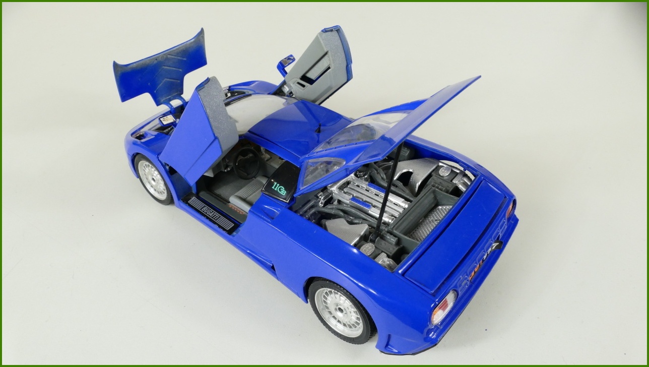 Kovový Model Bburago 1:18 - Bugatti EB 110 (1991) - Viz Popis