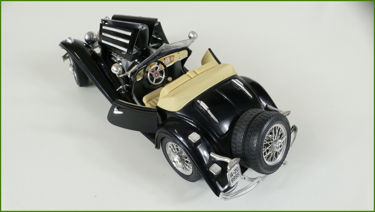 Kovový Model Bburago 1:20 - Mercedes Benz 500K Roadster (1936)