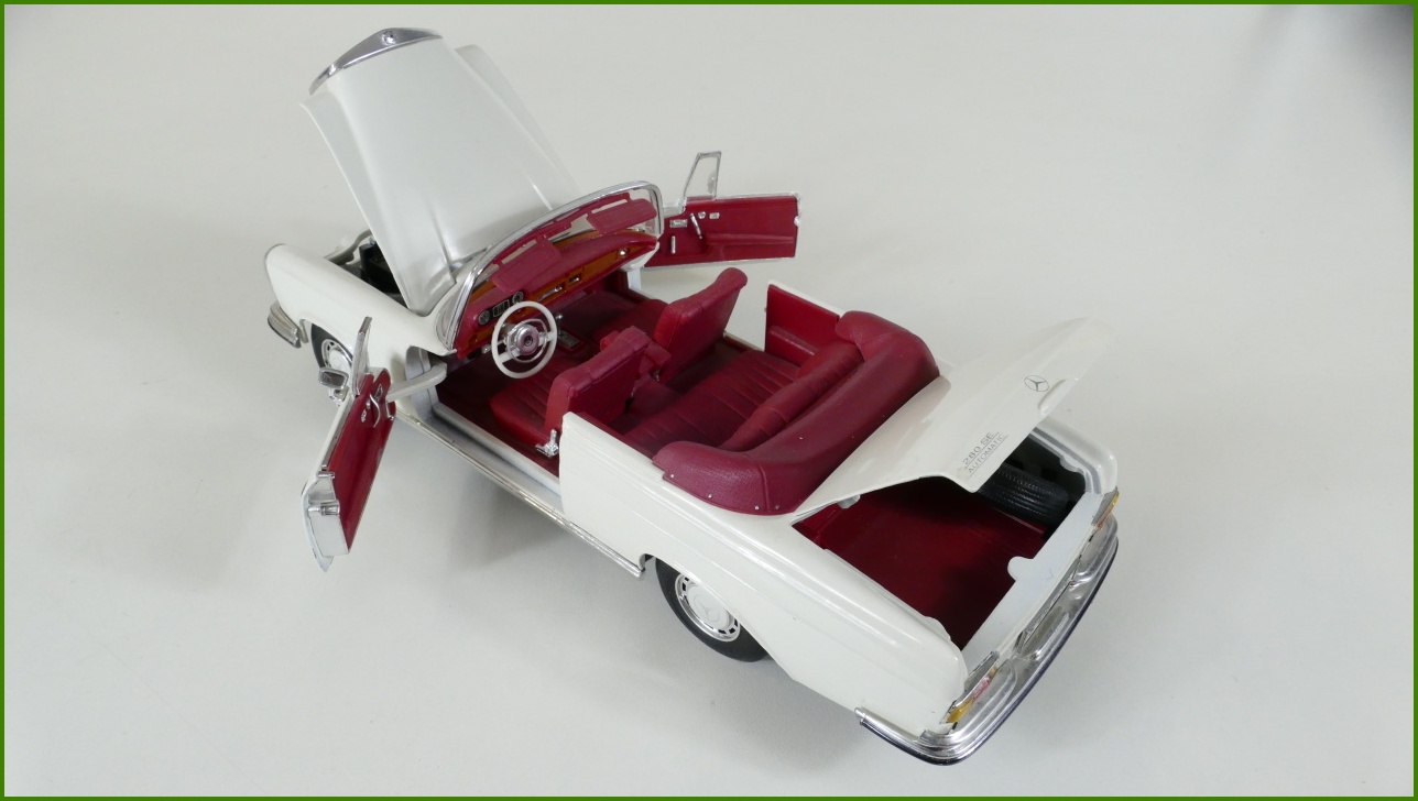 Model Auta Maisto 1:18 - Mercedes-Benz 280 SE (1966) - Viz Popis
