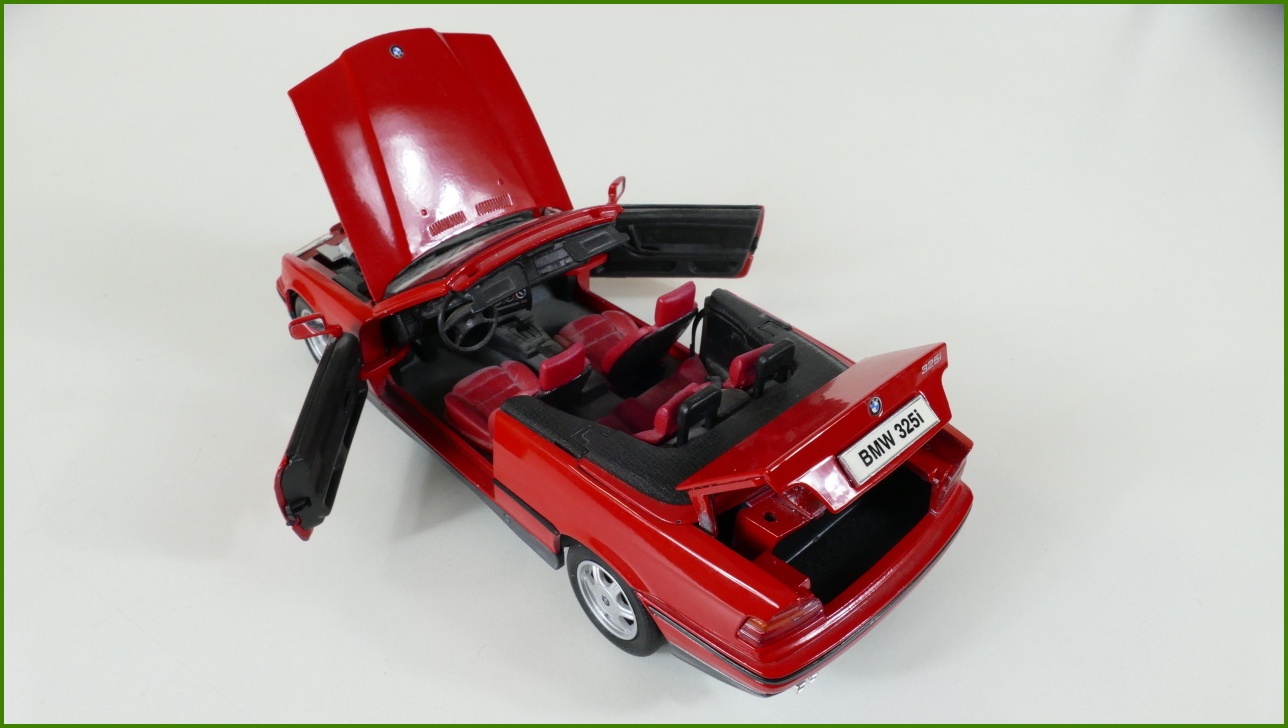 Model Auta Maisto 1:18 - BMW 325i Convertible (1993)