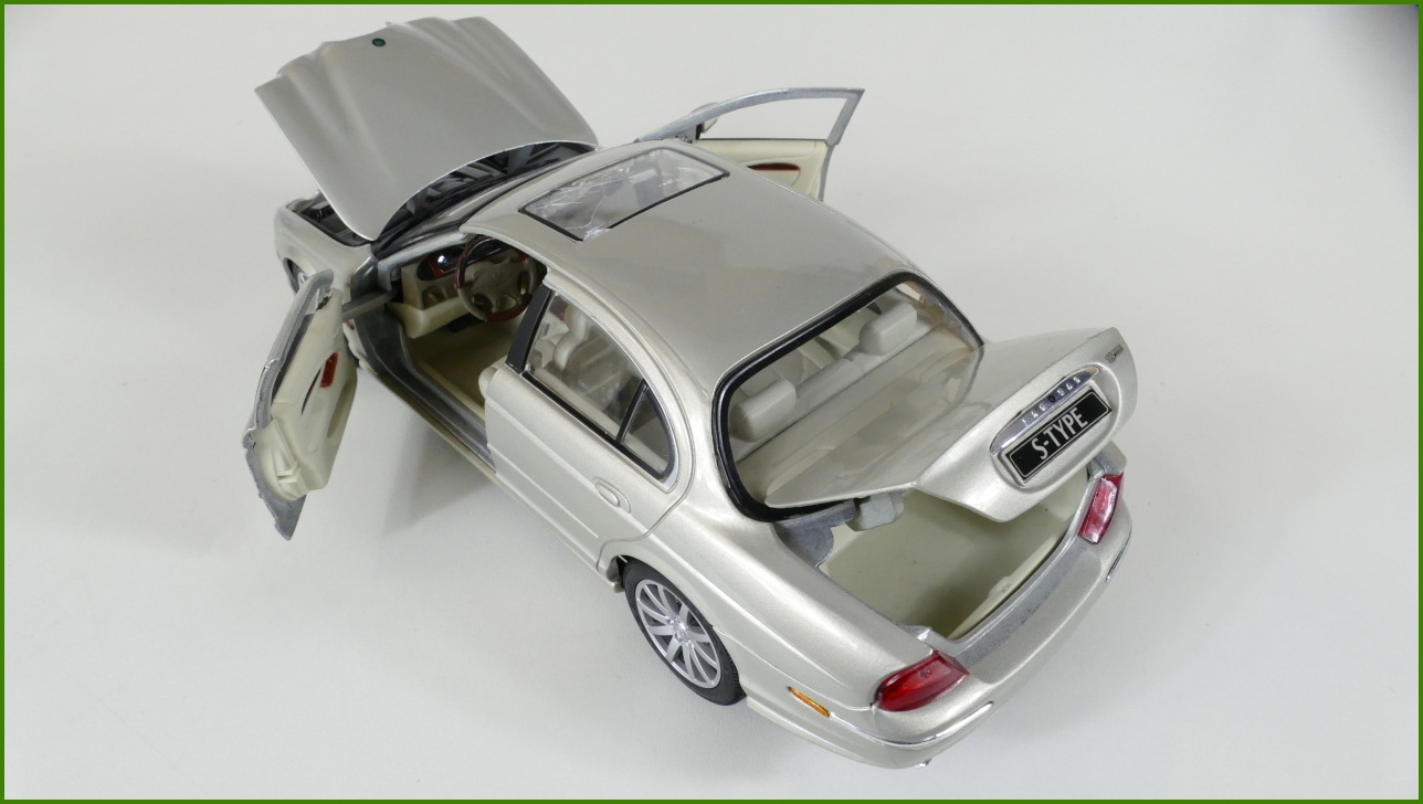 Model Auta Maisto 1:18 - Jaguar S-Type - Viz Popis