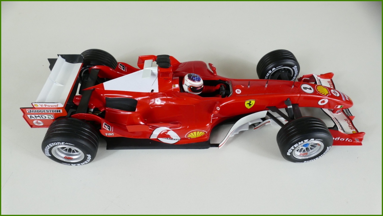 Model Formule Hot Wheels 1:18 - Ferrari F1 2005 - Rubens Barrichello s Krabicí