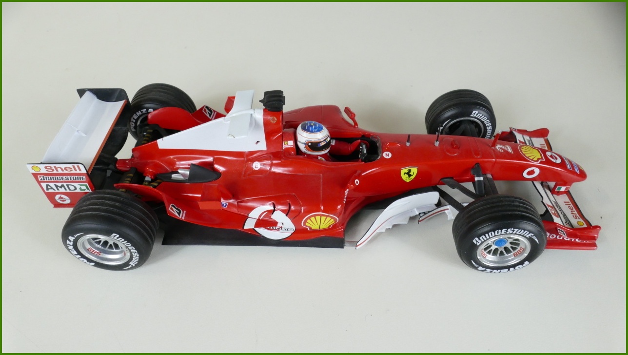 Model Formule Hot Wheels 1:18 - Ferrari F1 F2004 - Rubens Barrichello s Krabicí