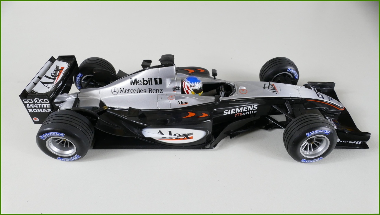 Model Formule Minichamps 1:18 - McLaren Mercedes MP4-18 Testcar 2003 - Alex Wurz s Krabicí