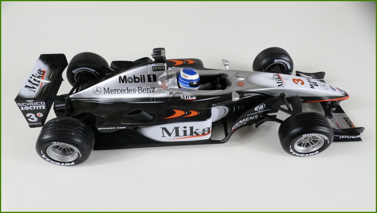 Model Formule Hot Wheels 1:18 - McLaren Mercedes MP4-16 - Mika Häkkinen s Krabicí