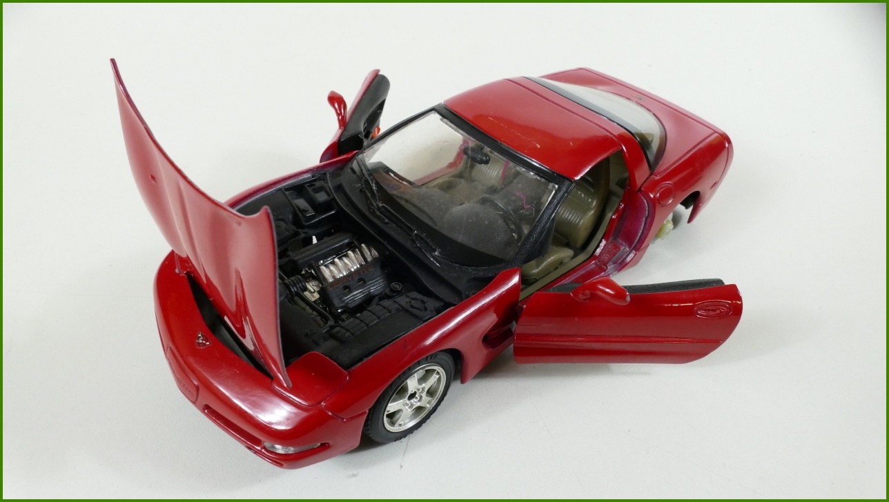 Model Auta Bburago 1:24 - Chevrolet Corvette (1997) - Viz Popis
