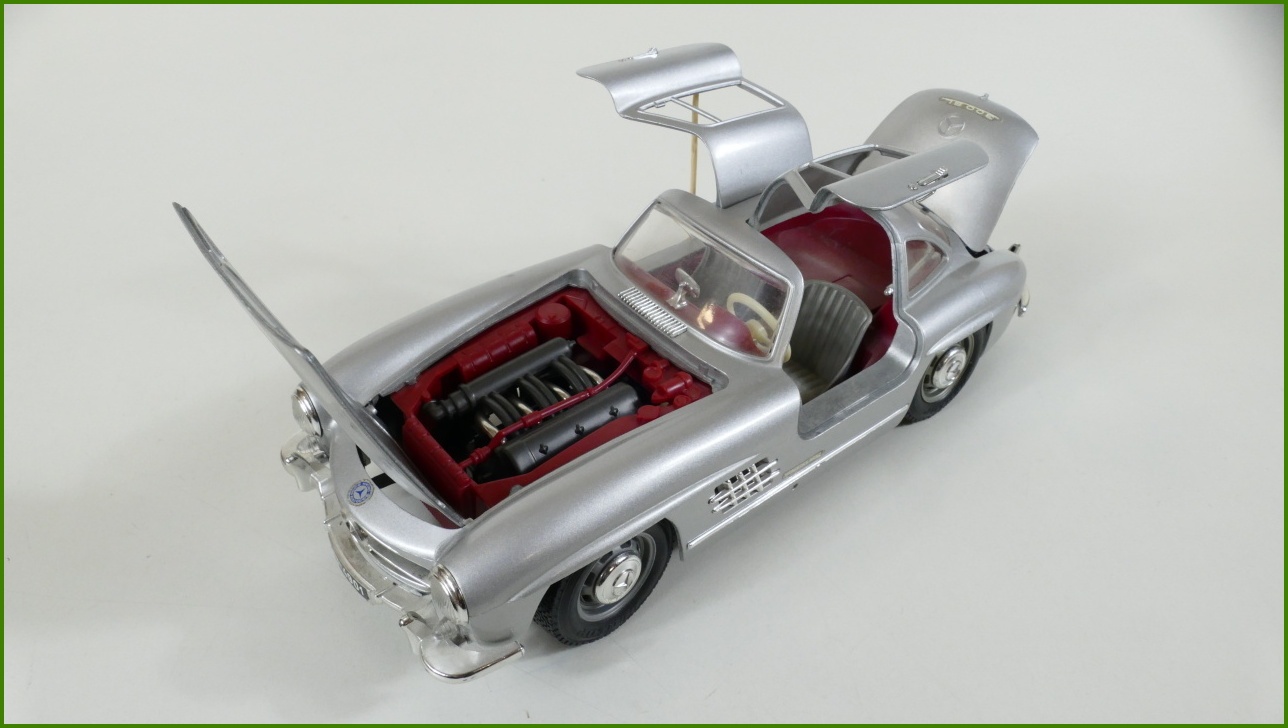 Kovový Model Bburago 1:18 - Mercedes 300 SL (1954)