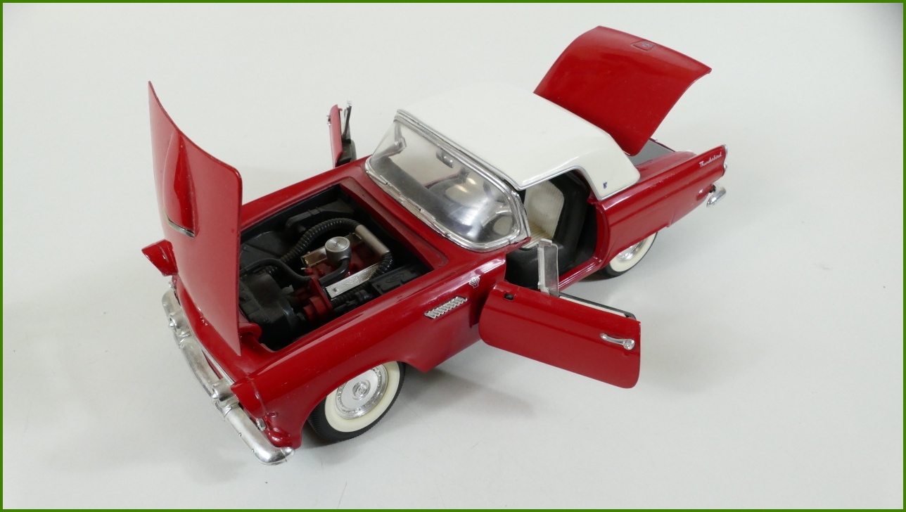 Model Auta RoadLegends Thunderbird - Viz Popis
