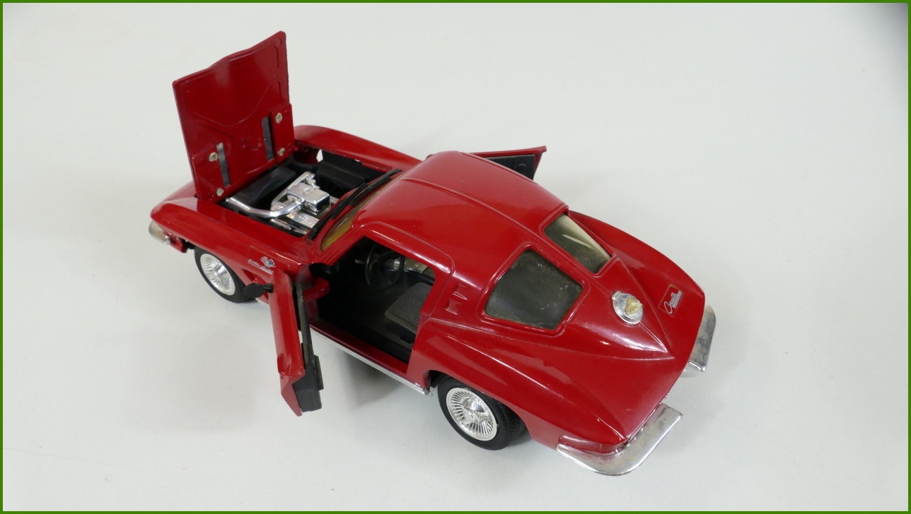 Model Auta Revell 1:24 - Corvette Stingray