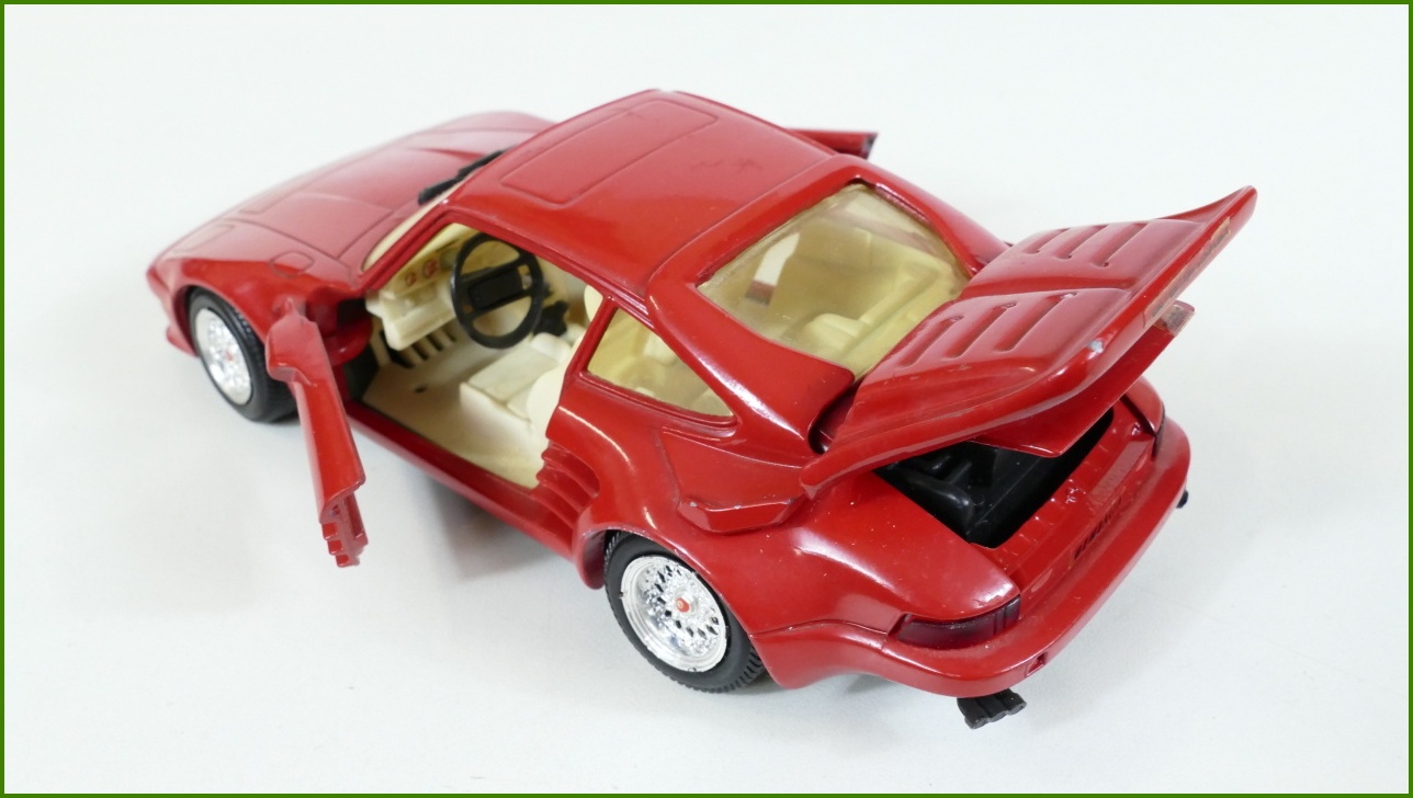 Model Auta Revell 1:24 - Gemballa Avalanche / Cyrrus