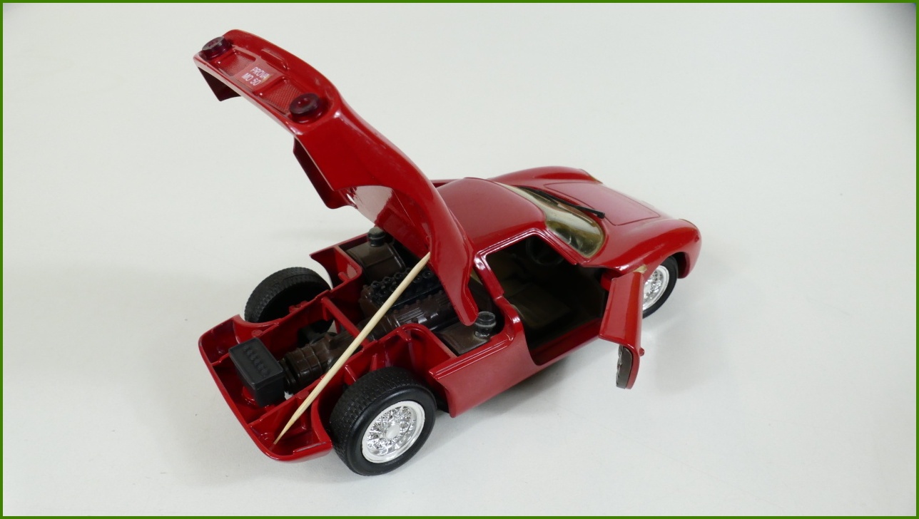 Model Auta Revell 1:24 - Ferrari 250 LM