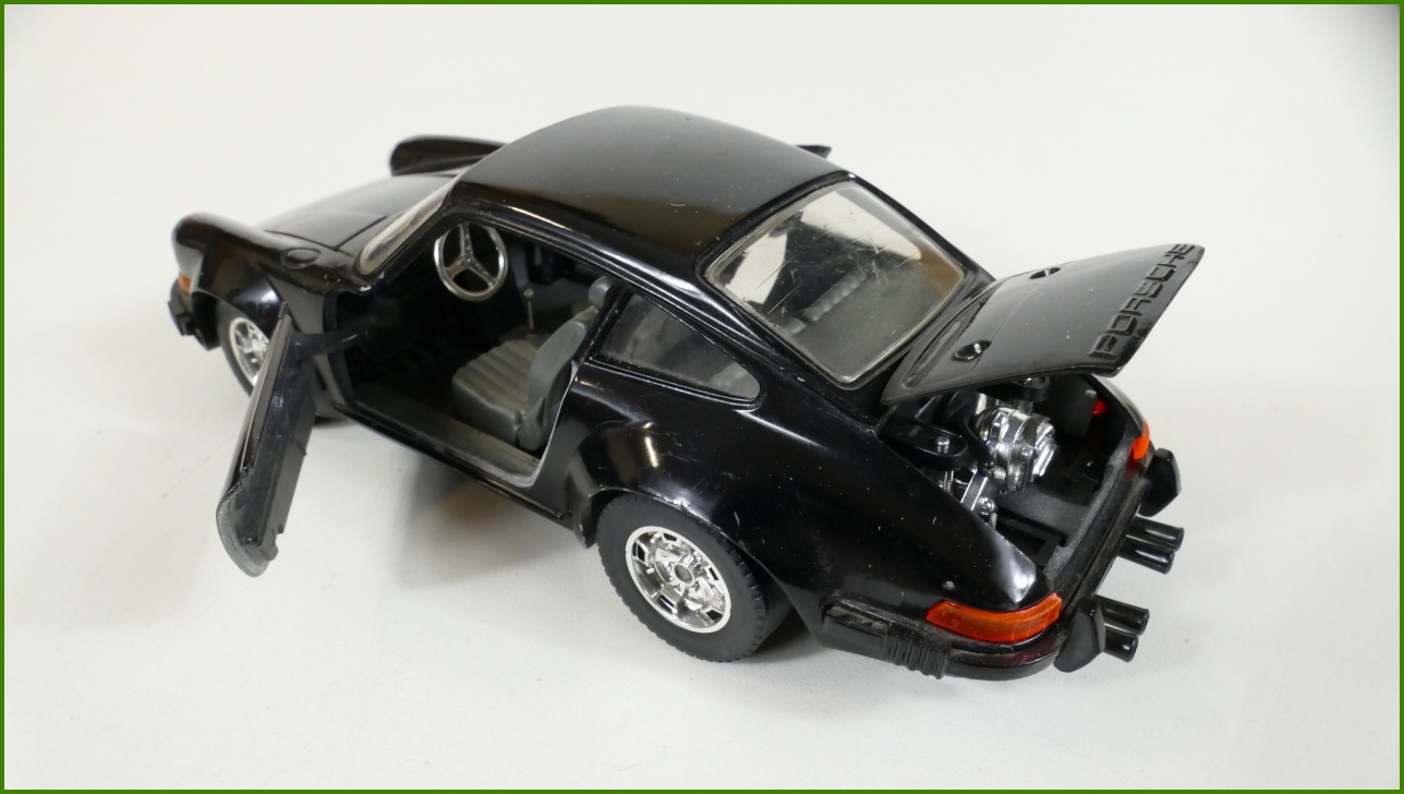Model Auta Bburago 1:24 - Porsche 911 - Viz Popis