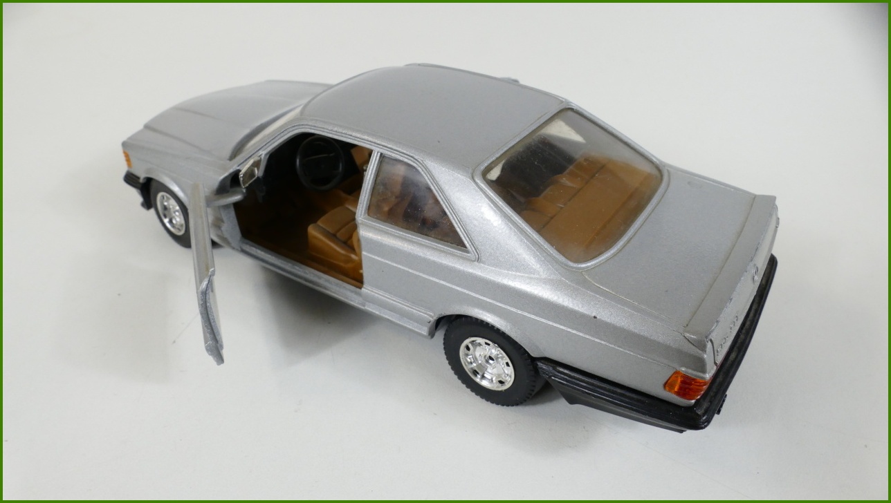 Model Auta Bburago 1:26 - Mercedes 500 SEC - Viz Popis
