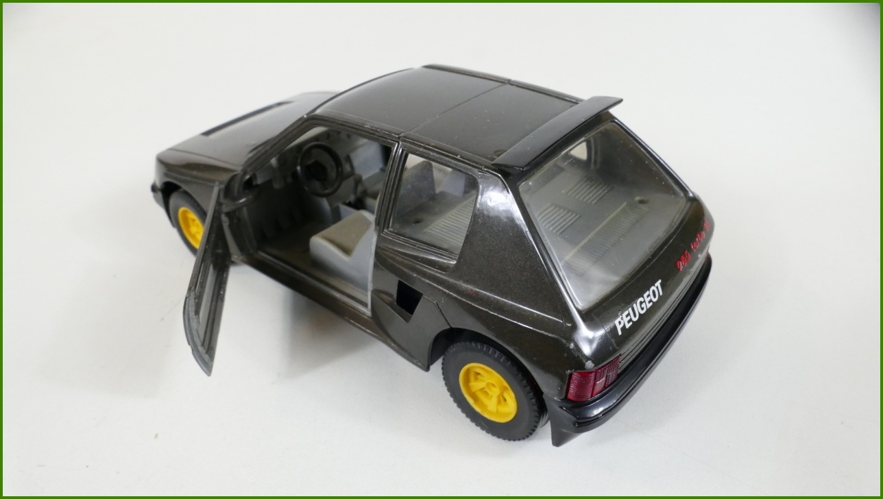 Model Auta Bburago 1:25 - Peugeot 205 Turbo