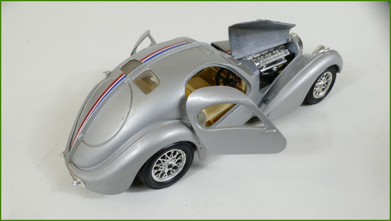 Model Auta Bburago 1:24 - Bugatti Atlantic (1936) - Viz Popis