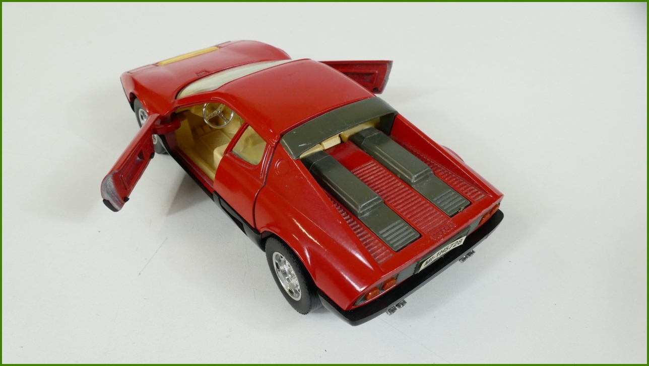 Model Auta Bburago 1:24 - Ferrari BB 512 - Viz Popis