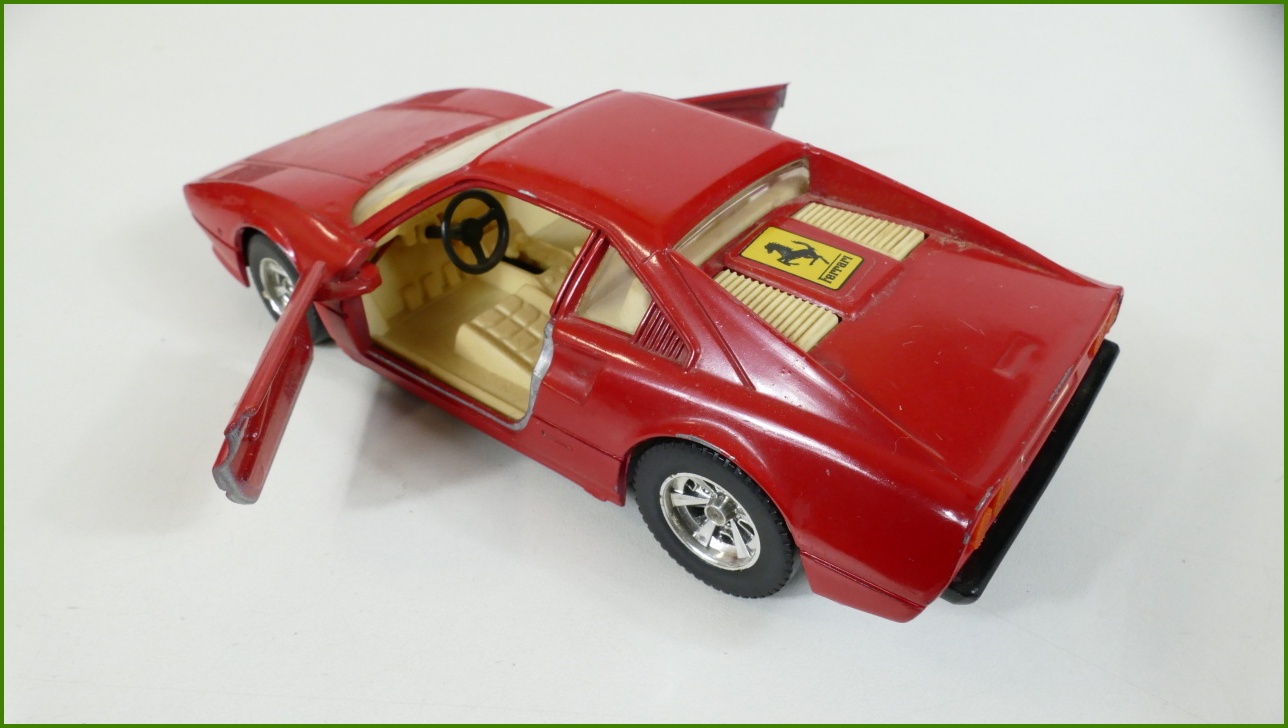 Model Auta Bburago 1:24 - Ferrari 308 GTB