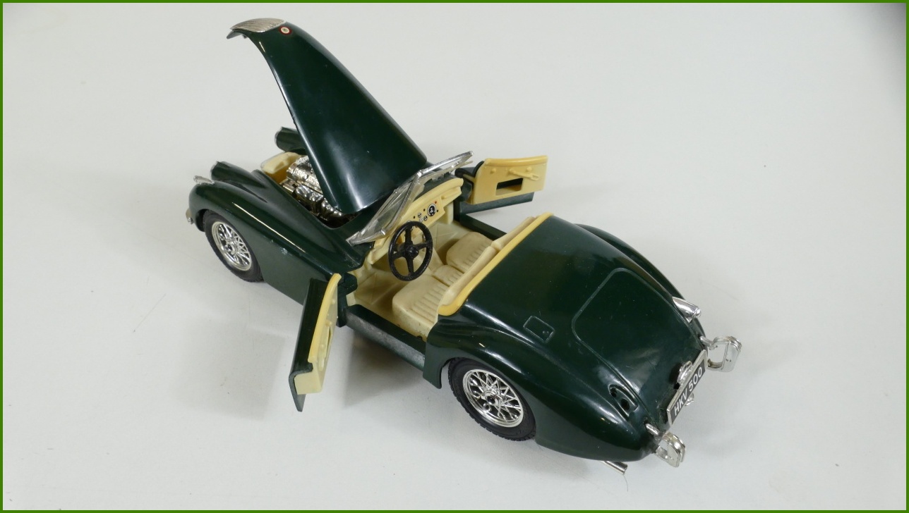 Model Auta Bburago 1:24 - Jaguar XK 120 (1948) - Viz Popis