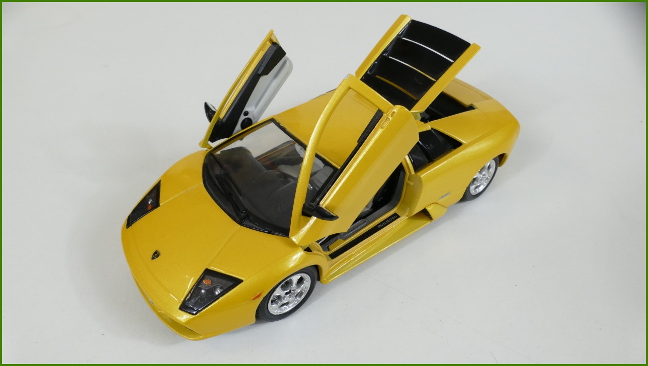 Model Auta Bburago 1:24 - Lamborghini Murciélago s Podstavcem